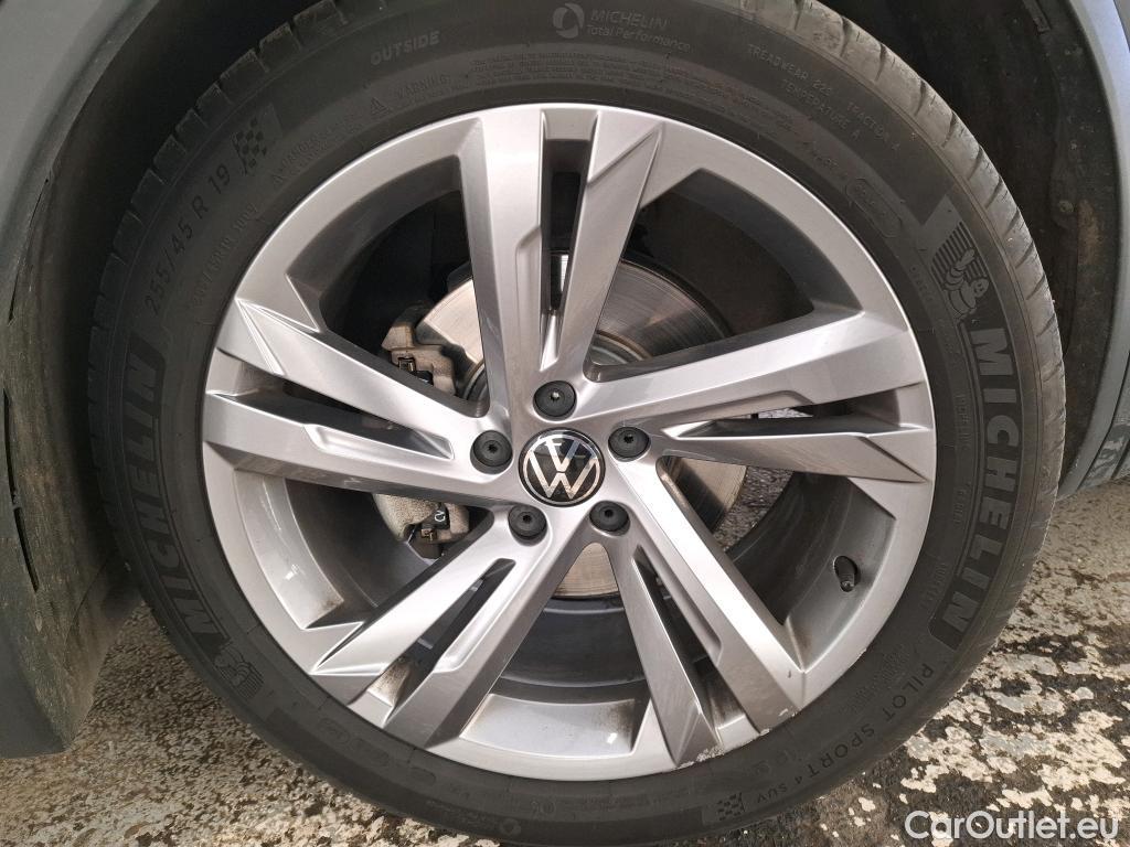  Volkswagen  Tiguan VOLKSWAGEN  / 2020 / 5P / SUV 2.0 TDI 150 DSG7 R-Line #17
