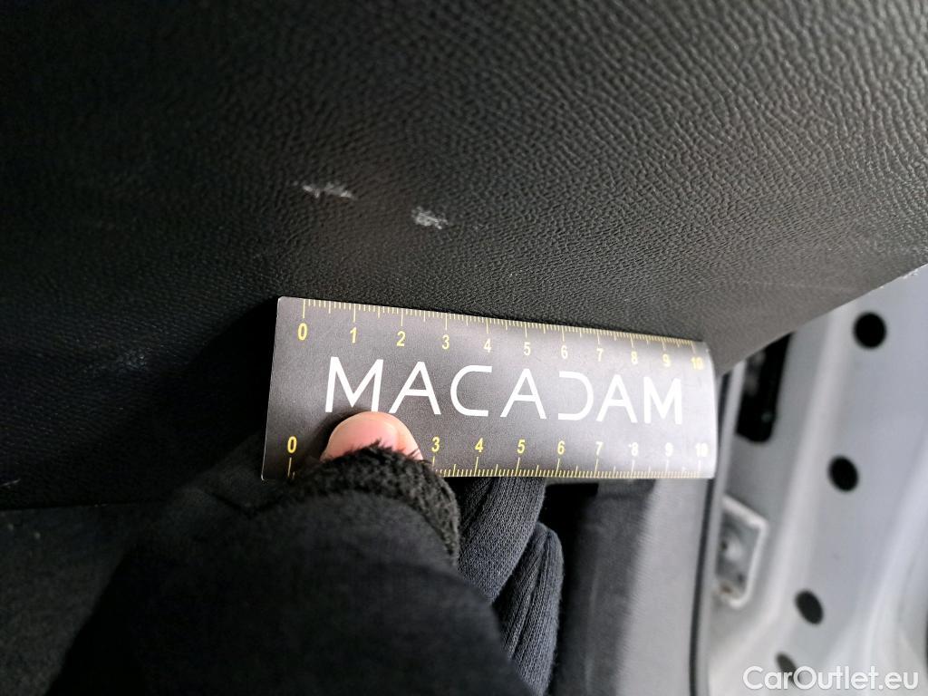  Peugeot  208  Premium 1.5 HDi 100CV BVM6 E6d #36