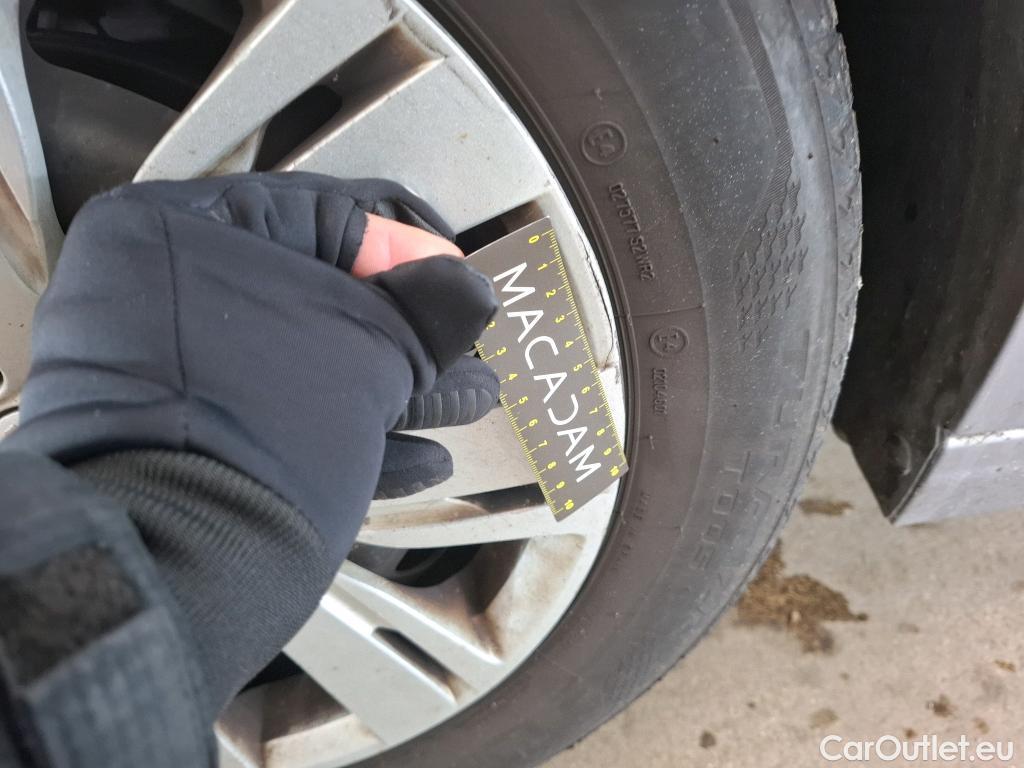  Peugeot  208  Affaire Premium Pack 1.5 HDi 100CV BVM5 E6dT #37