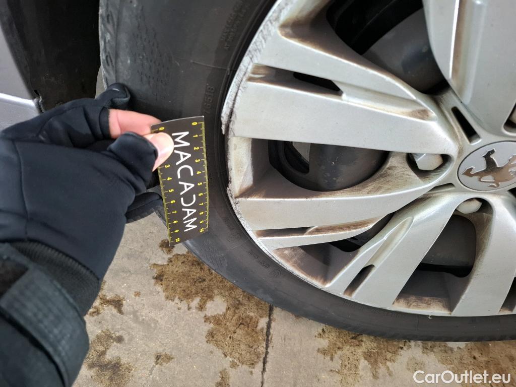  Peugeot  208  Affaire Premium Pack 1.5 HDi 100CV BVM5 E6dT #40