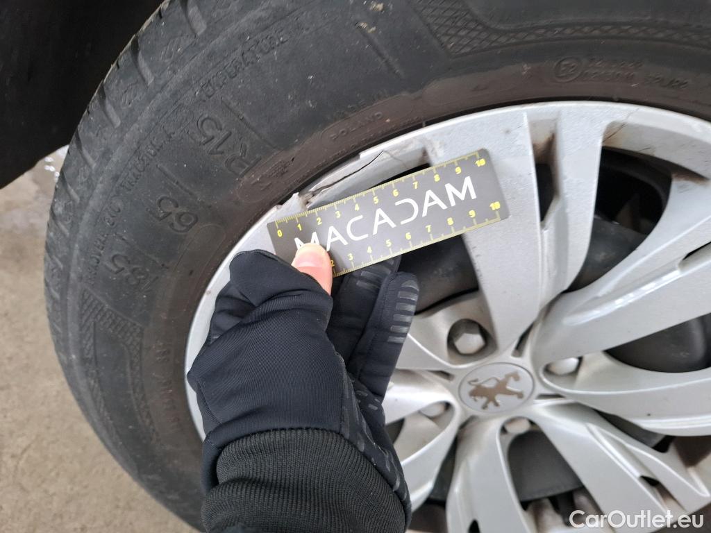  Peugeot  208  Affaire Premium Pack 1.5 HDi 100CV BVM5 E6dT #43