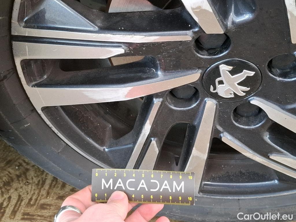  Peugeot  208  Allure Pack 1.2 PureTech 100CV BVA8 E6d #7