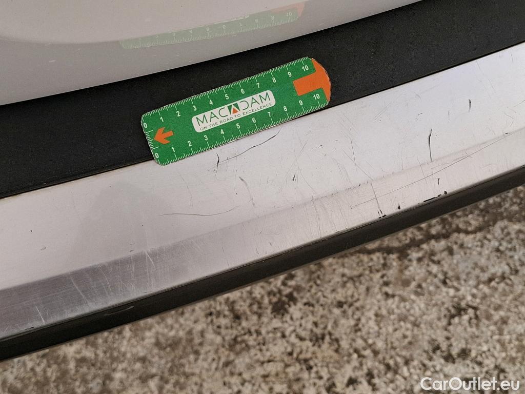  Peugeot  2008  Allure Pack 1.5 HDi 130CV BVA8 E6d #20