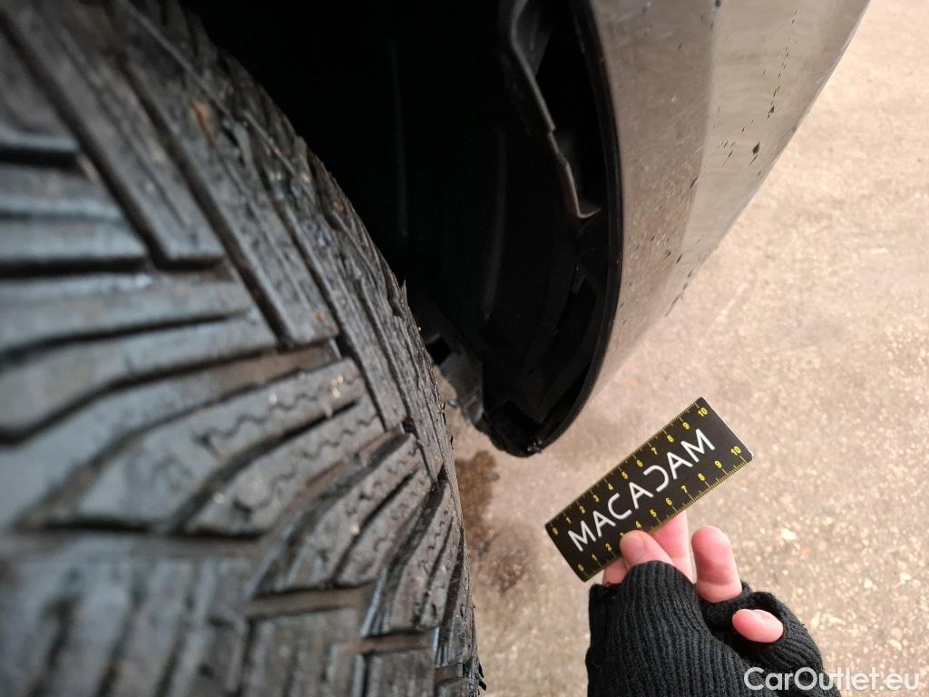  Mercedes  A-Klasse MERCEDES-BENZ Classe A Berline / 2018 / 4P / Berline A 180 d Business Line #55