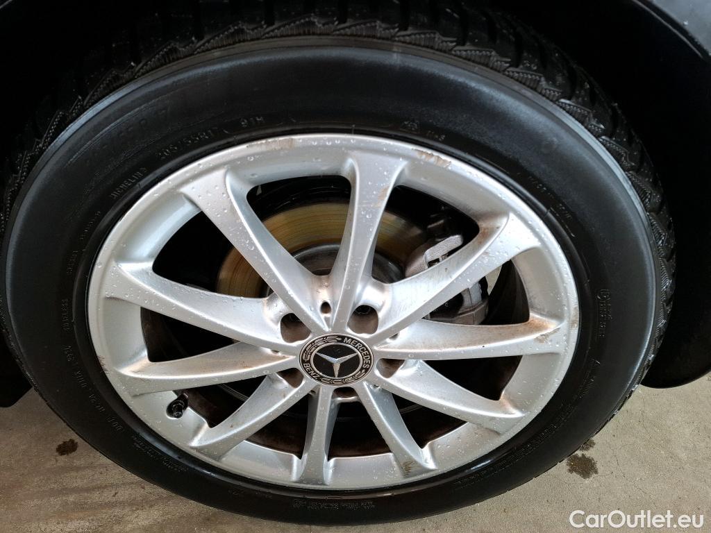  Mercedes  A-Klasse MERCEDES-BENZ Classe A Berline / 2018 / 4P / Berline A 180 d Business Line #35