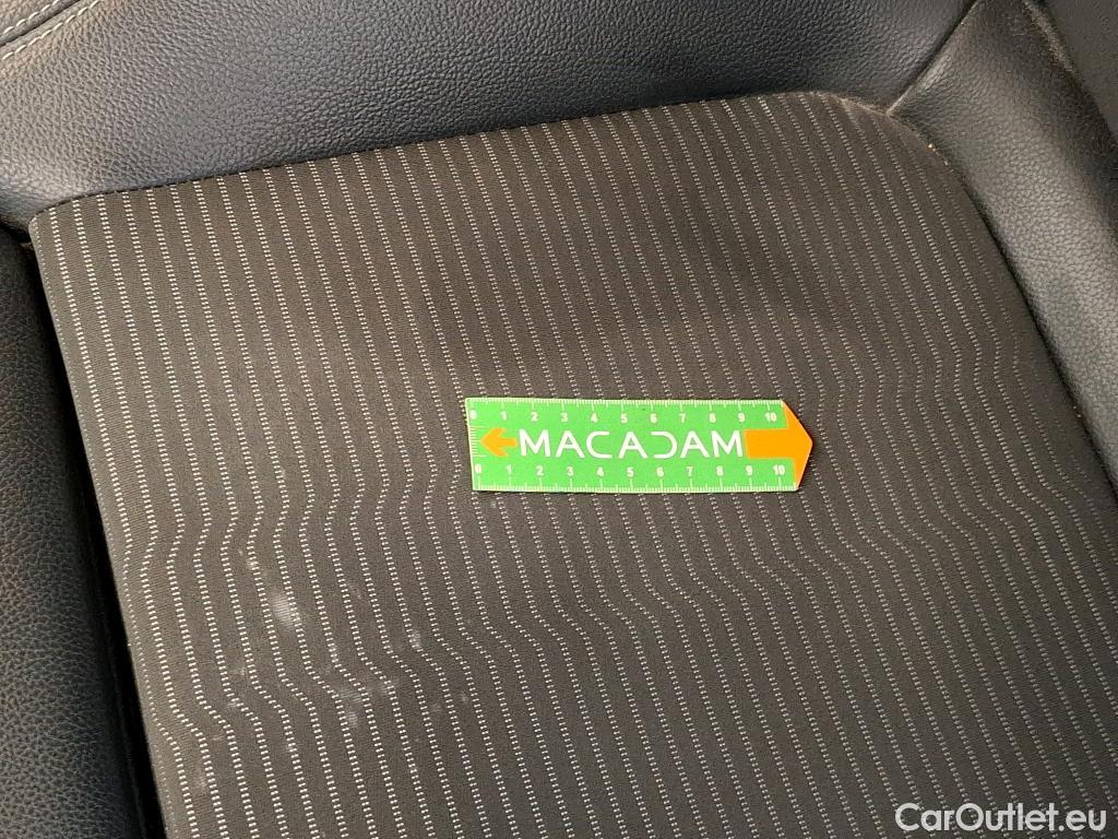  Mercedes  GLA MERCEDES-BENZ  / 2020 / 5P / SUV 1.3  200 BUSINESS LINE DCT #44