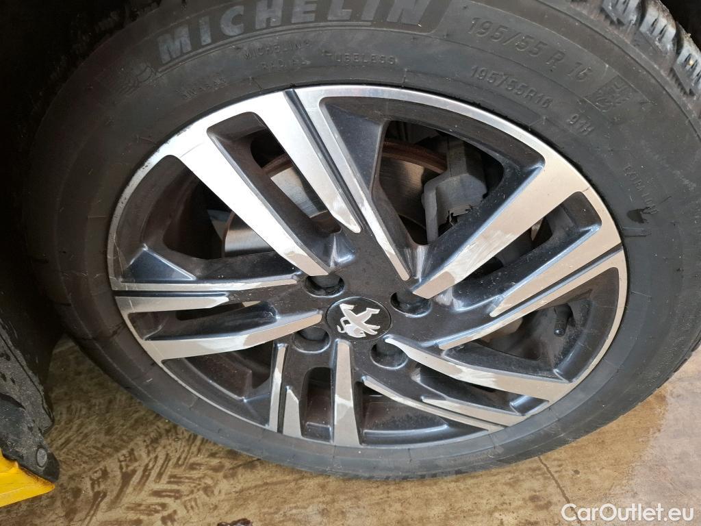  Peugeot  208  Allure Pack 1.2 PureTech 100CV BVA8 E6d #3