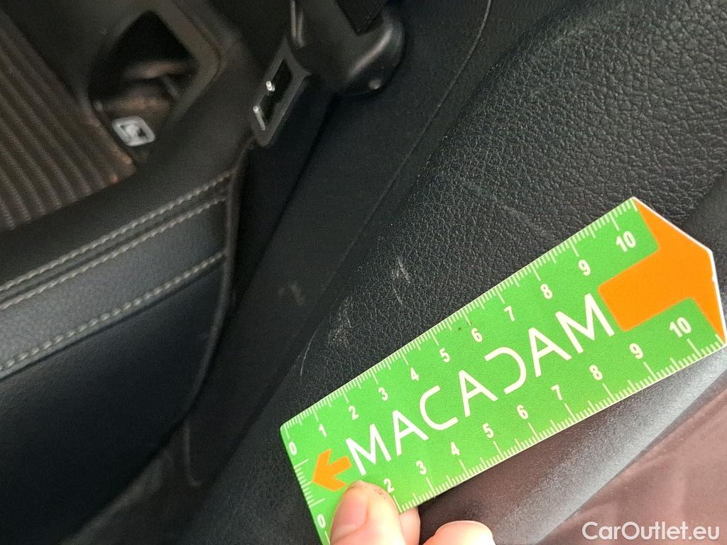  Mercedes  GLA MERCEDES-BENZ  / 2020 / 5P / SUV 1.3  200 BUSINESS LINE DCT #27