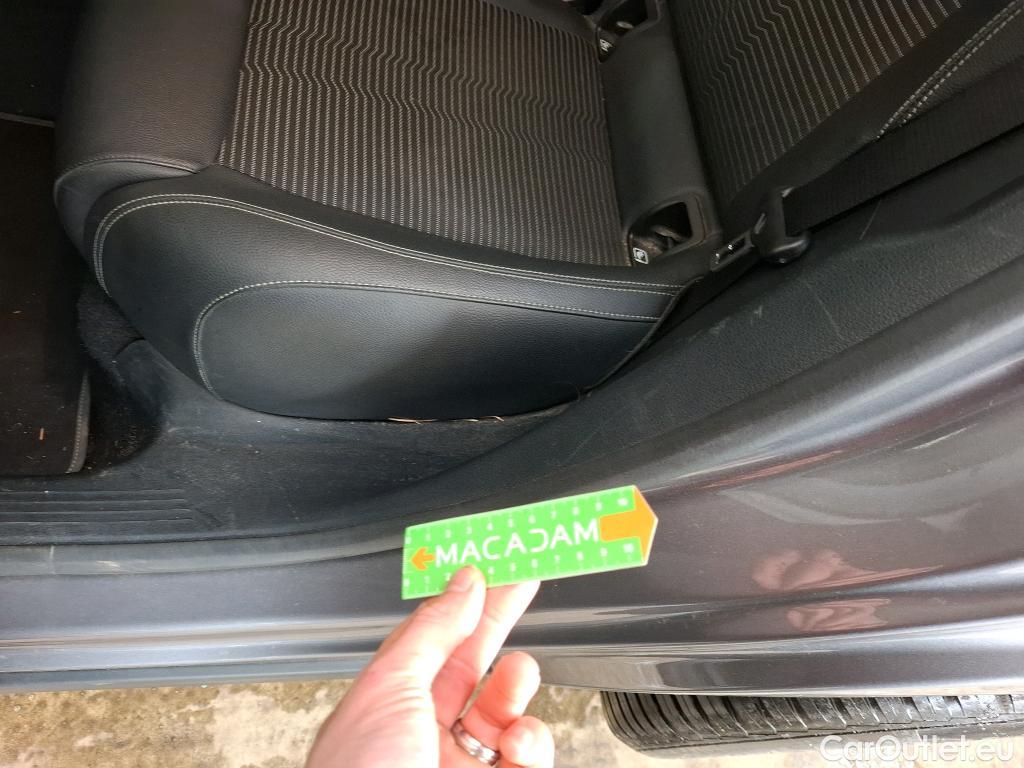  Mercedes  GLA MERCEDES-BENZ  / 2020 / 5P / SUV 1.3  200 BUSINESS LINE DCT #26