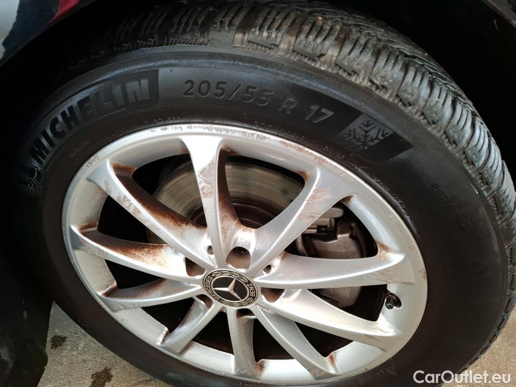  Mercedes  A-Klasse MERCEDES-BENZ Classe A Berline / 2018 / 4P / Berline A 180 d Business Line #32