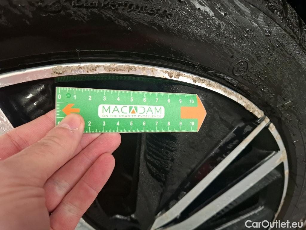  Peugeot  3008 PEUGEOT  / 2020 / 5P / SUV 1.6 HYBRID 225 E-EAT8 GT Pack #21