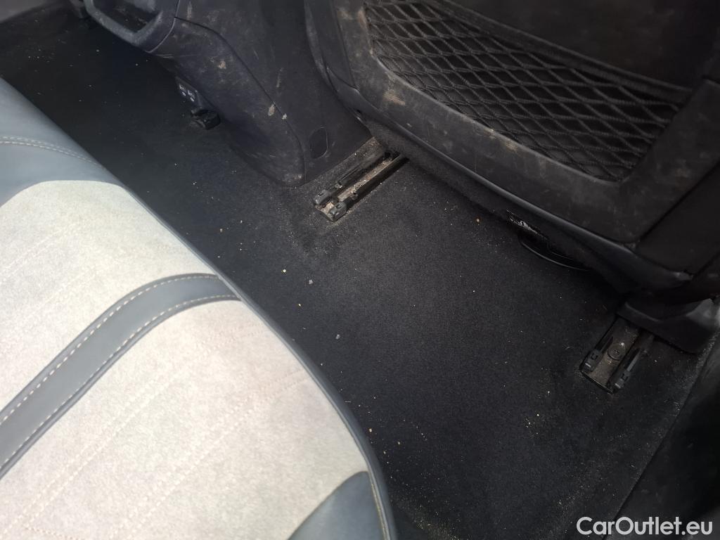  Peugeot  3008 PEUGEOT  / 2020 / 5P / SUV 1.6 HYBRID 225 E-EAT8 GT Pack #31