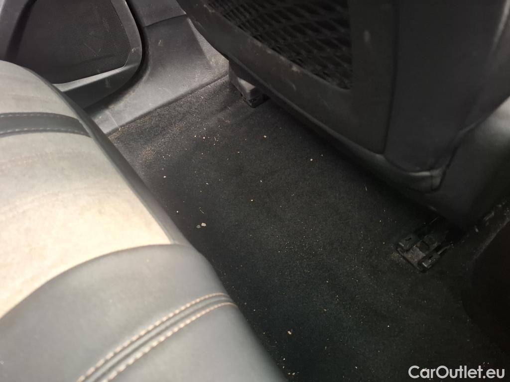  Peugeot  3008 PEUGEOT  / 2020 / 5P / SUV 1.6 HYBRID 225 E-EAT8 GT Pack #30