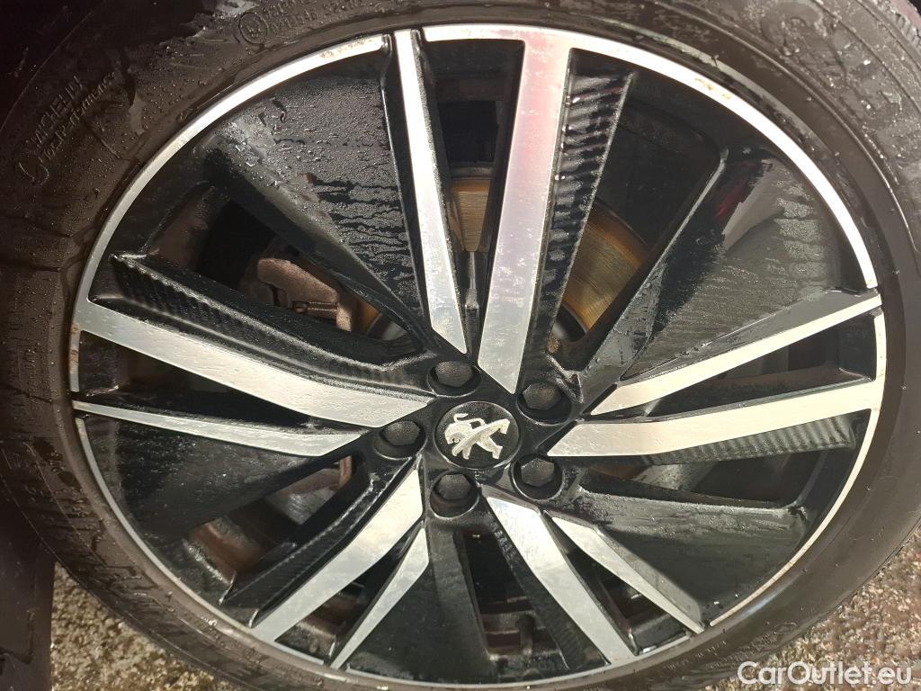  Peugeot  3008 PEUGEOT  / 2020 / 5P / SUV 1.6 HYBRID 225 E-EAT8 GT Pack #15