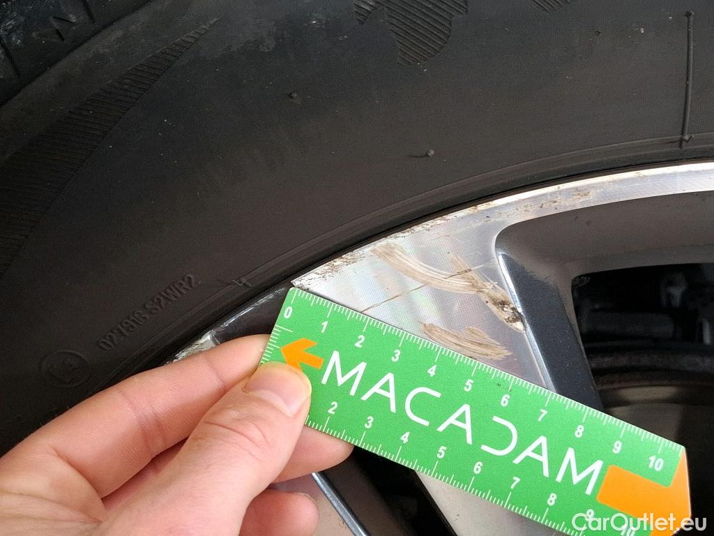  Peugeot  5008  Allure Pack 1.5 HDi 130CV BVA8 7 Sieges E6d #48