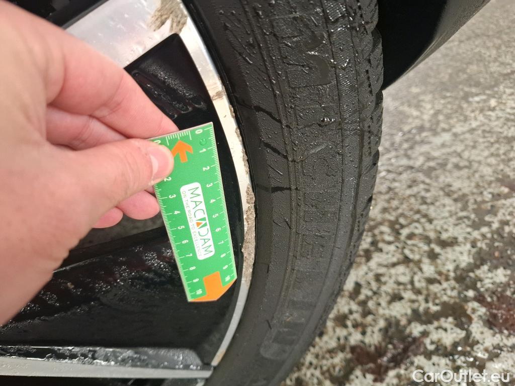  Peugeot  3008 PEUGEOT  / 2020 / 5P / SUV 1.6 HYBRID 225 E-EAT8 GT Pack #22