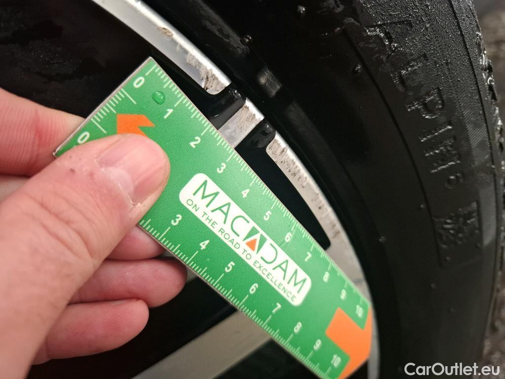  Peugeot  3008 PEUGEOT  / 2020 / 5P / SUV 1.6 HYBRID 225 E-EAT8 GT Pack #17