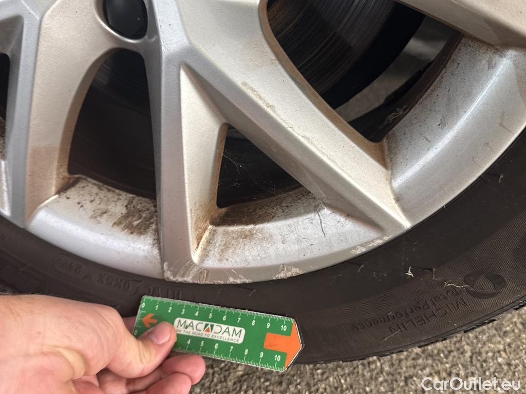  Seat  Leon SEAT  Sportstourer / 2020 / 5P / Break 1.0 eTSI 110 DSG S&S Style Business #25