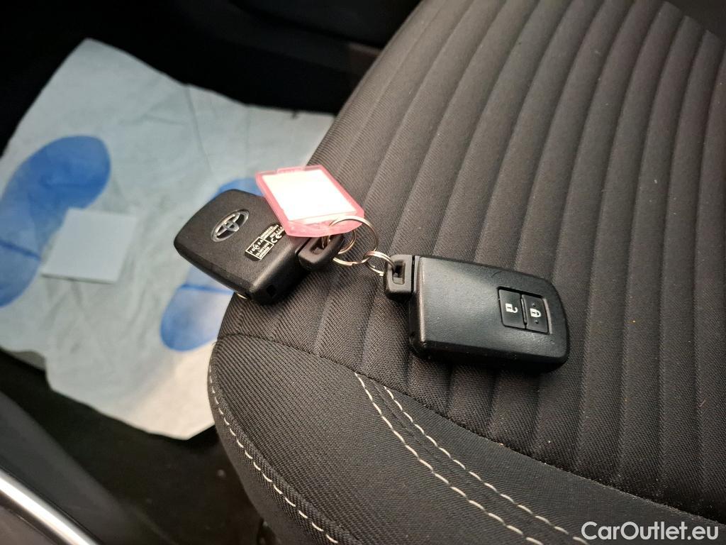  Toyota  Yaris TOYOTA  Hybride 5p Berline 1.5 VVT-I HYBRID France Business #12