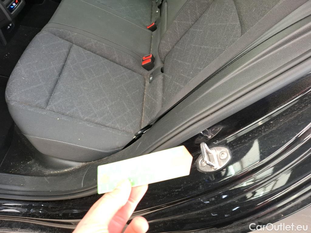  Volkswagen  Golf  VIII Berline Life 1st 2.0 TDI 115CV BVM6 E6d #1