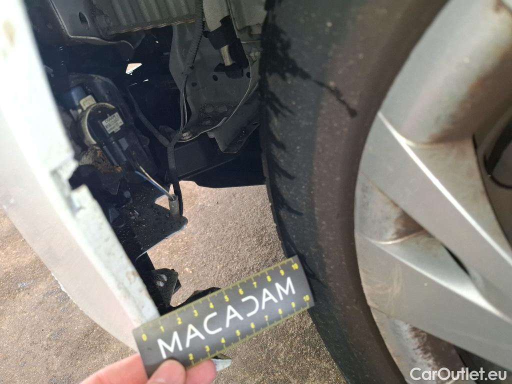  Toyota  Yaris TOYOTA  Hybride 5p Berline 1.5 VVT-I HYBRID France Business #6