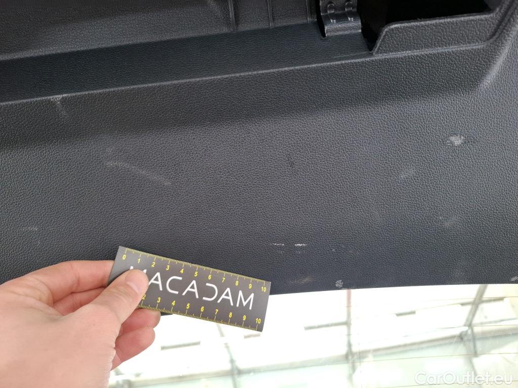  Volkswagen  Golf  VIII Berline Life Plus 2.0 TDI 115CV BVM6 E6d #8