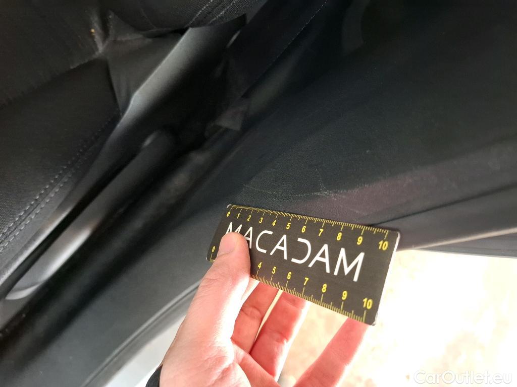  Peugeot  208 PEUGEOT  Affaire VU 5p Berline BlueHDi 100 ¤6.c S&S PREMIUM #4