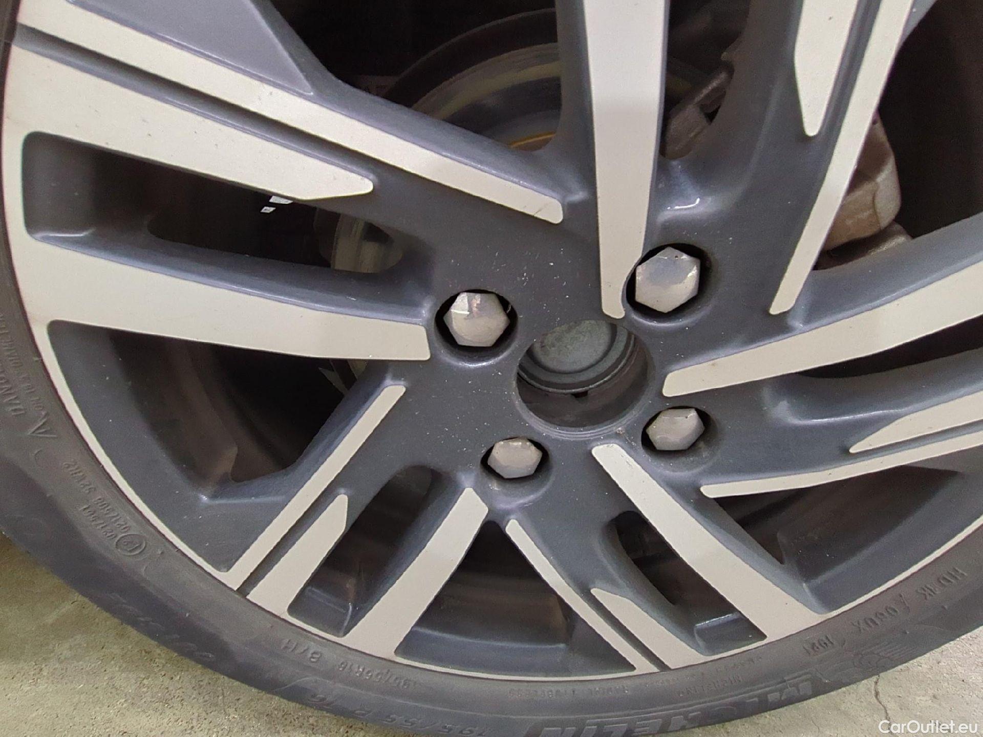  Peugeot  208  Allure Pack 1.5 HDi 100CV BVM6 E6d #13