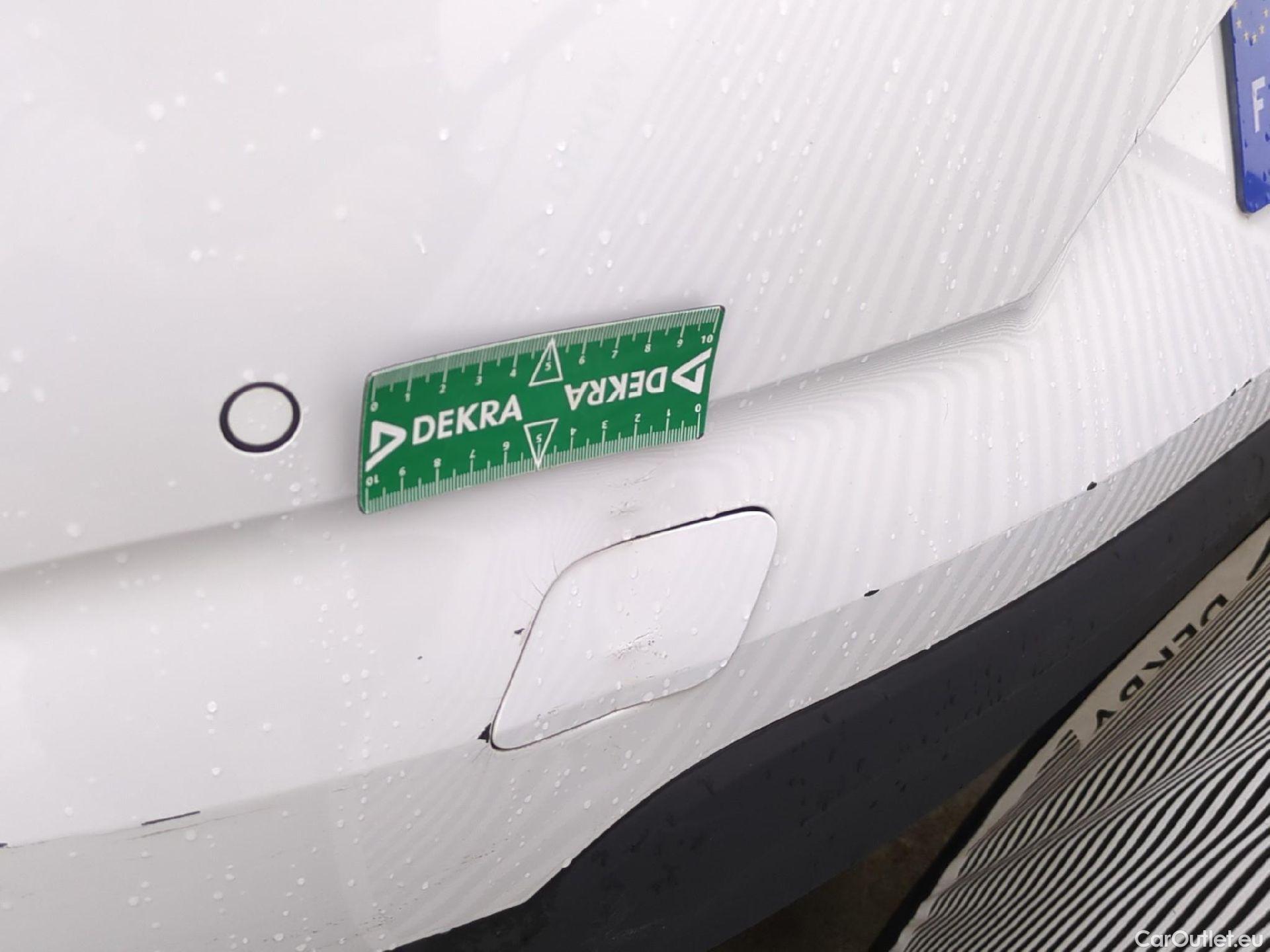  Renault  Megane RENAULT Mégane Berline / 2020 / 5P / Berline Business TCe 140 EDC FAP -21N #25