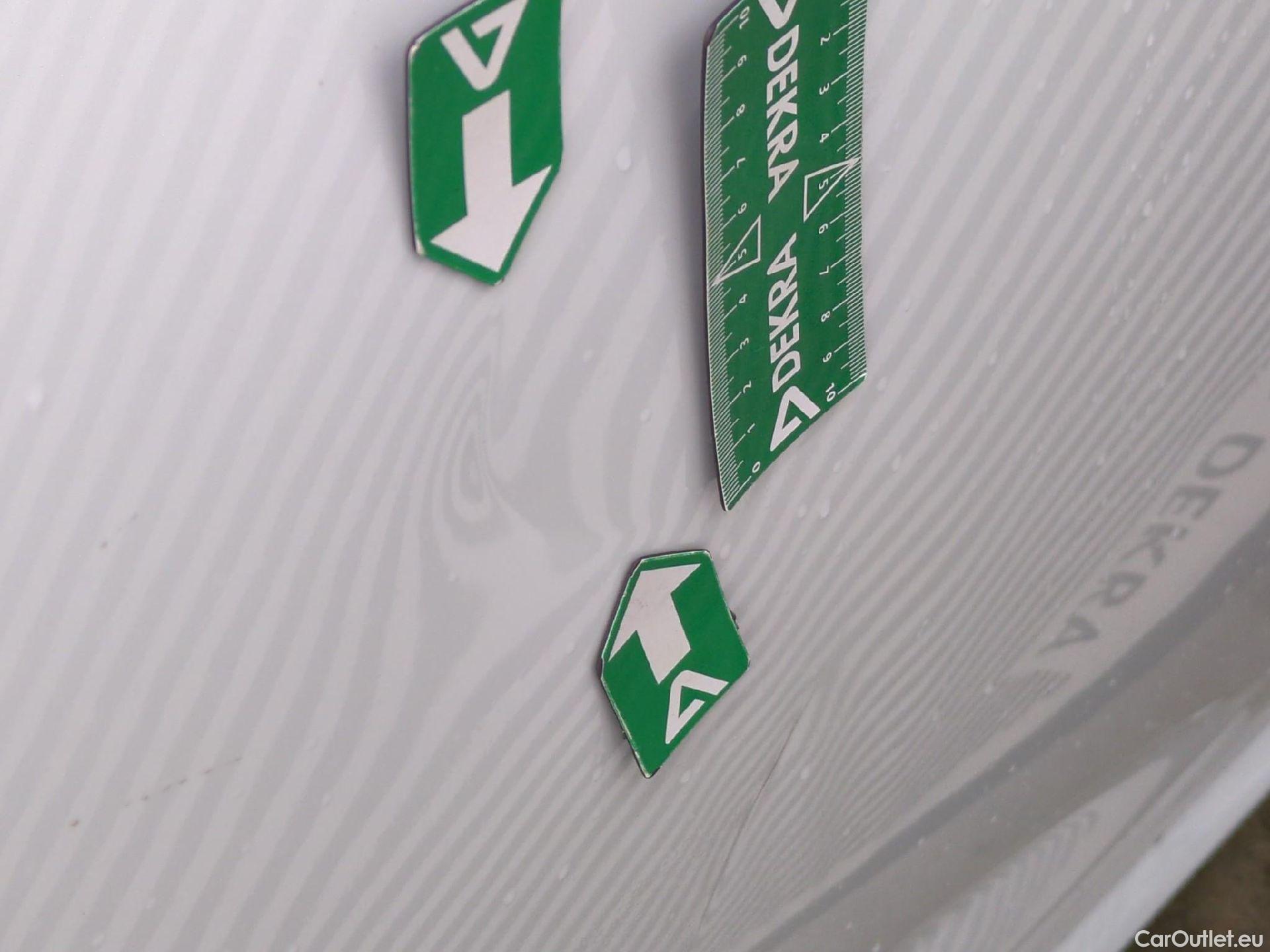  Renault  Megane RENAULT Mégane Berline / 2020 / 5P / Berline Business TCe 140 EDC FAP -21N #9