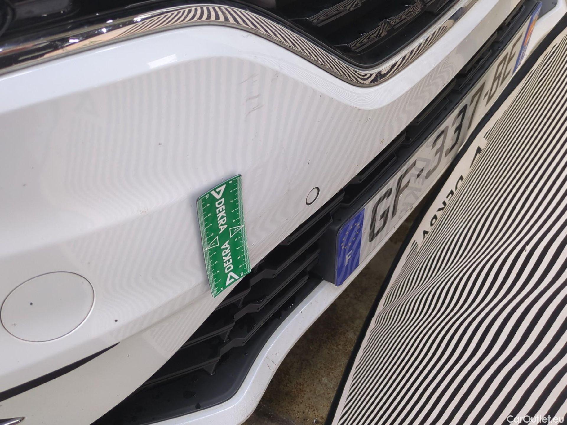  Renault  Megane RENAULT Mégane Berline / 2020 / 5P / Berline Business TCe 140 EDC FAP -21N #17