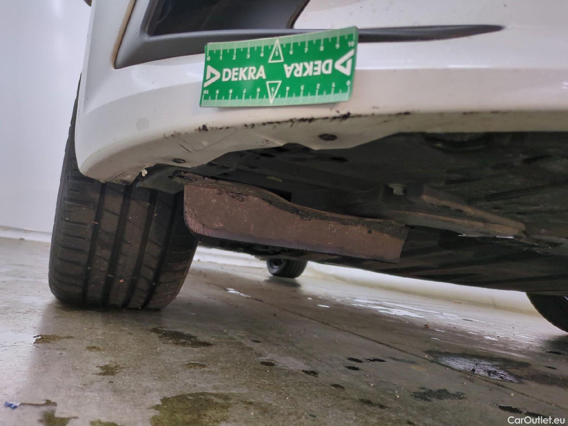  Renault  Megane RENAULT Mégane Berline / 2020 / 5P / Berline Business TCe 140 EDC FAP -21N #13