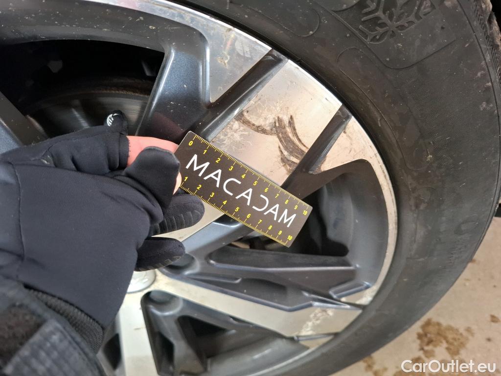  Peugeot  5008  GT Line 1.5 HDi 130CV BVA8 7 Sieges E6dT #26