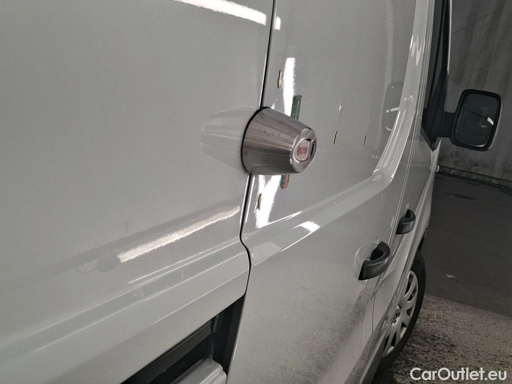  Renault  Trafic RENAULT  / 2019 / 4P / Fourgon tole FG GCF L1H1 1200 dCi 120 #4