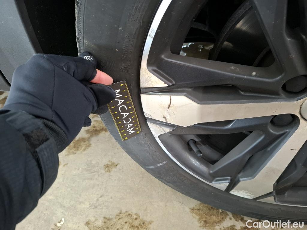  Peugeot  5008  GT Line 1.5 HDi 130CV BVA8 7 Sieges E6dT #27