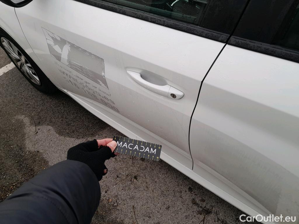  Peugeot  208 PEUGEOT  / 2019 / 5P / berlina con portón BlueHDi 73kW (100CV) Active (CM) #13