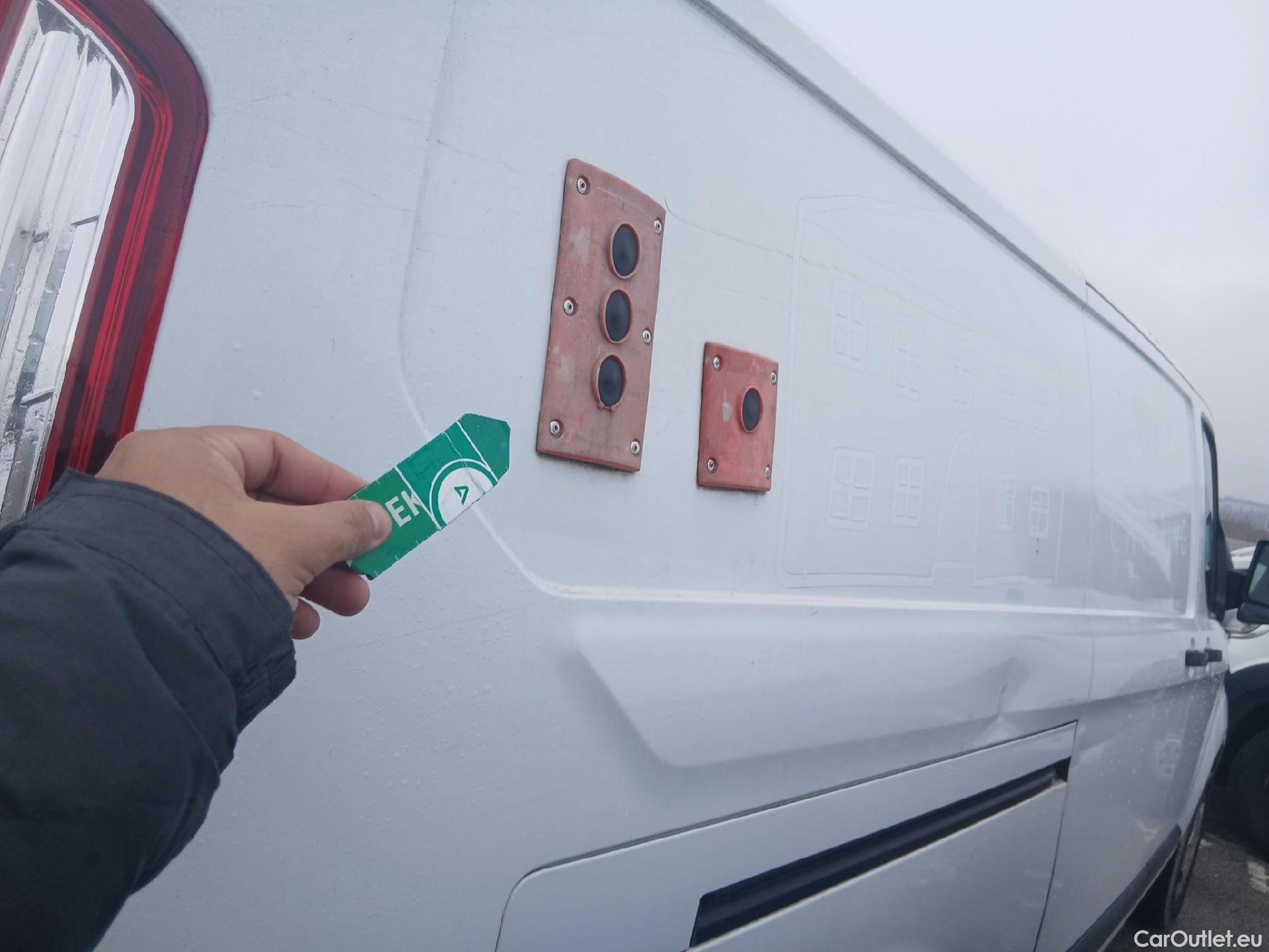  Ford  Transit FORD  Custom / 2012 / 4P / furgón Van 2.0 TDCI 96kW 300 L2 Trend RAMPA DE ACCESO #4