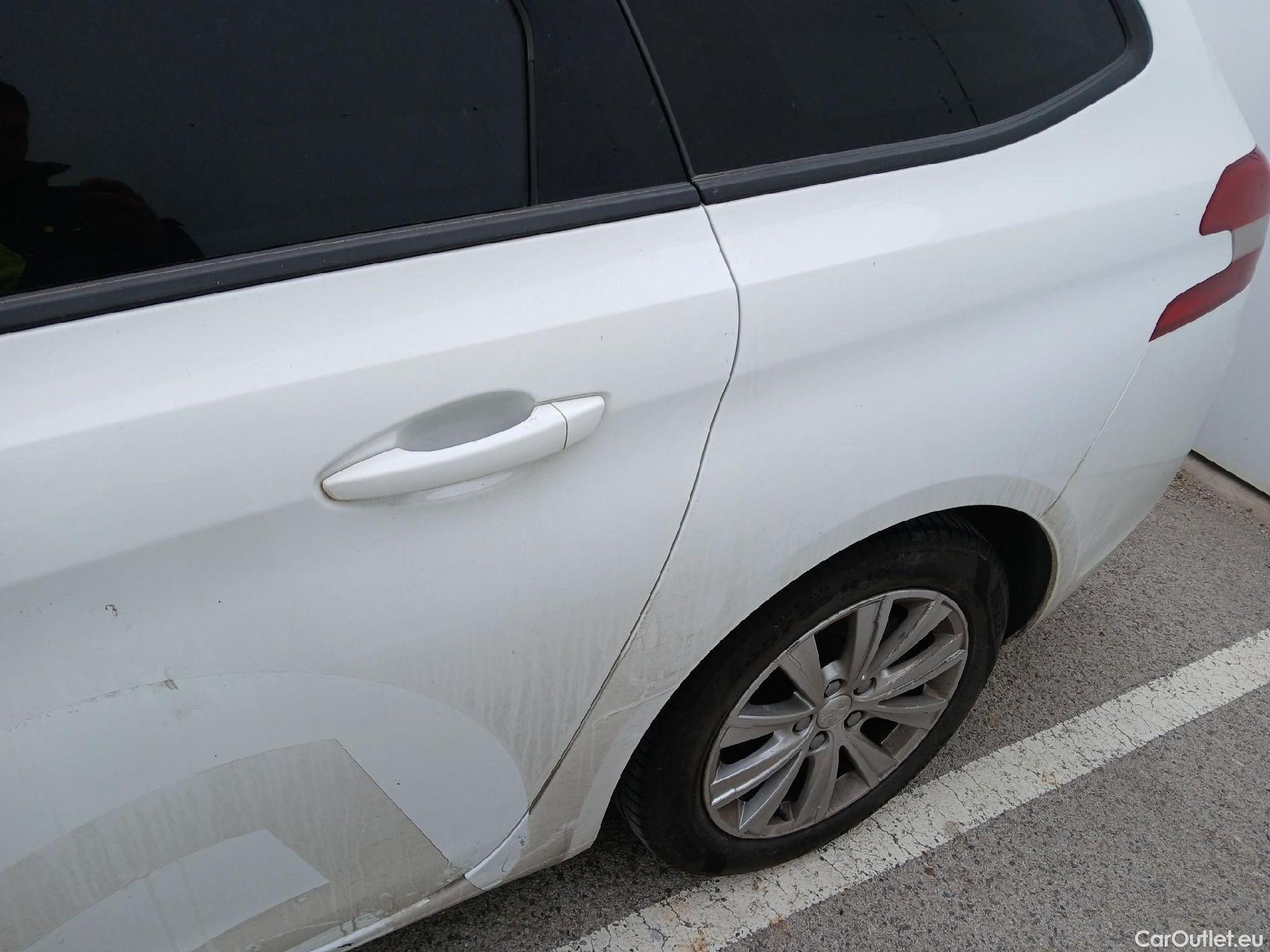  Peugeot  308 PEUGEOT  / 2017 / 5P / familiar SW Style 1.5 BlueHDi 96KW (130CV) Auto #24