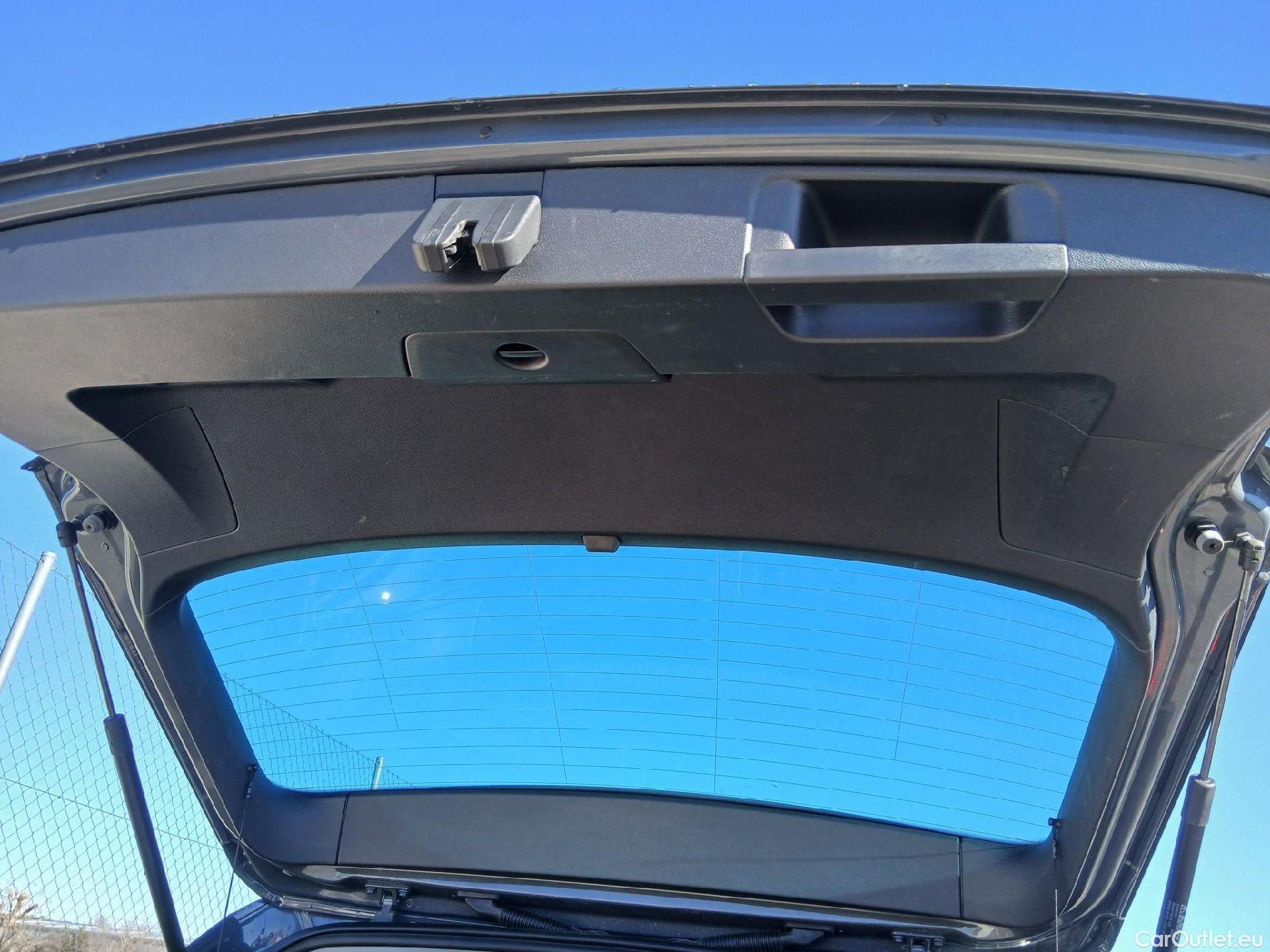  Volkswagen  Tiguan VOLKSWAGEN  / 2020 / 5P / todoterreno Life 1.5 TSI 110kW (150CV) #28