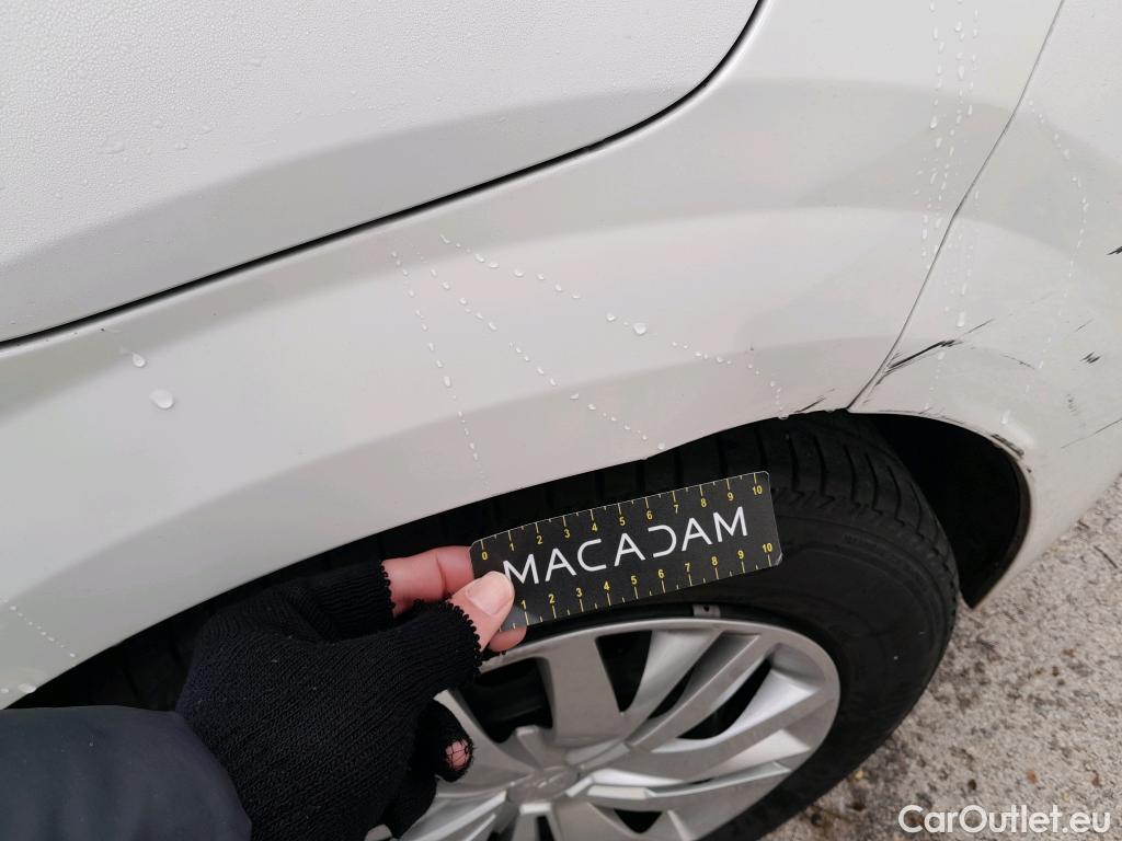  Peugeot  208 PEUGEOT  / 2019 / 5P / berlina con portón BlueHDi 73kW (100CV) Active (CM) #4