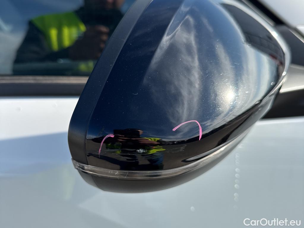  Peugeot  2008 PEUGEOT  / 2019 / 5P / todoterreno Allure BlueHDI 81kW (110CV) #44