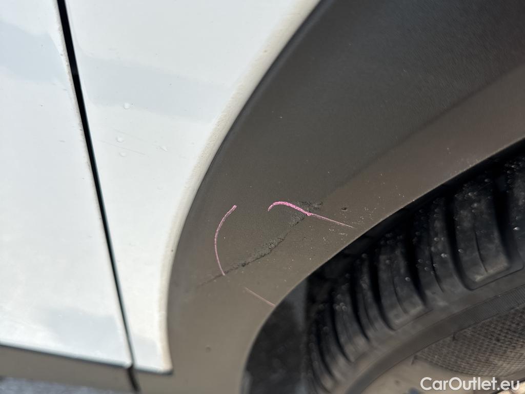  Peugeot  2008 PEUGEOT  / 2019 / 5P / todoterreno Allure BlueHDI 81kW (110CV) #48