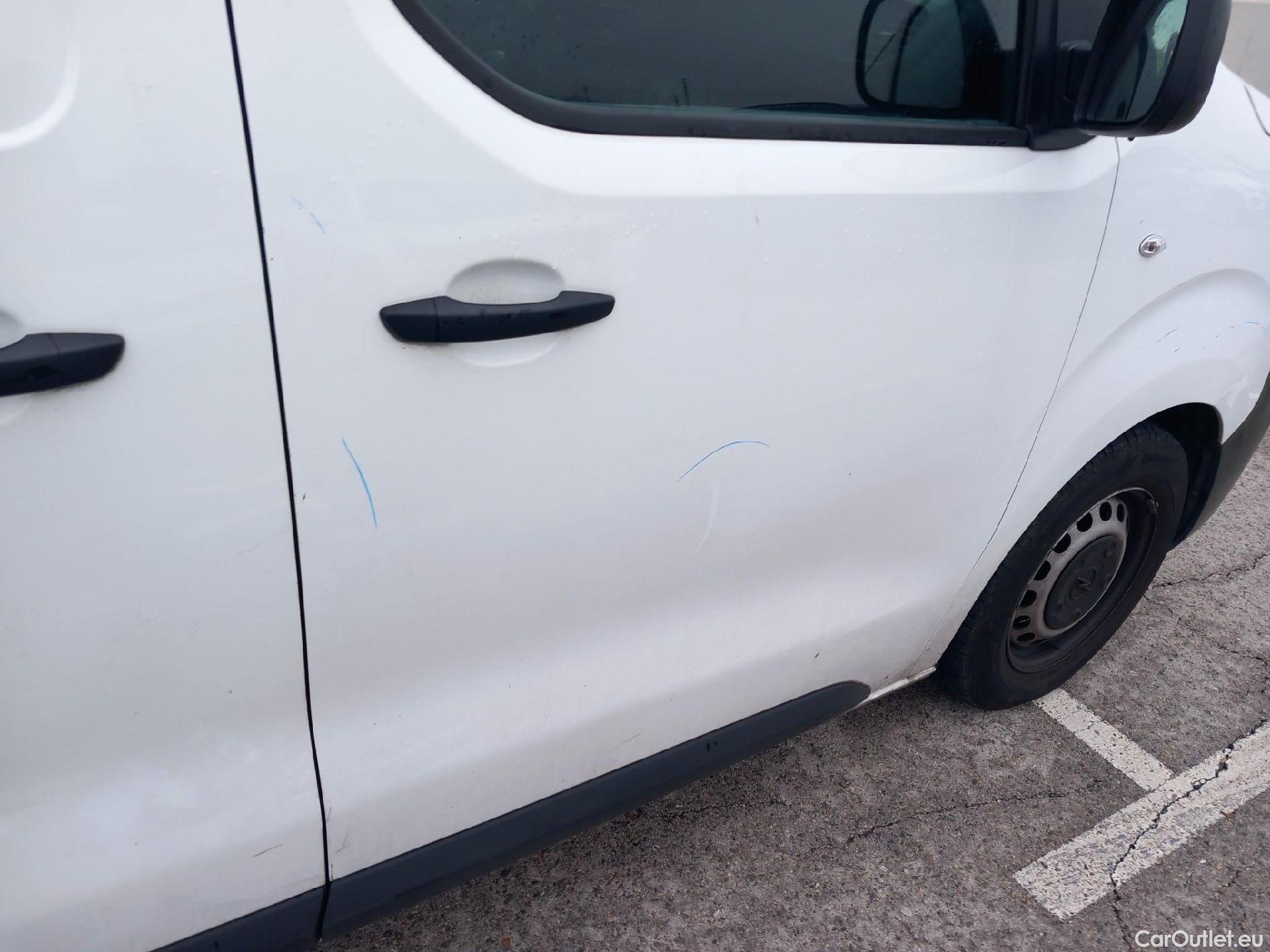  Opel  Vivaro OPEL  / 2019 / 4P / furgón Campaña F2ML 1.5 Diésel 74kW(100CV)M Std Exp #26