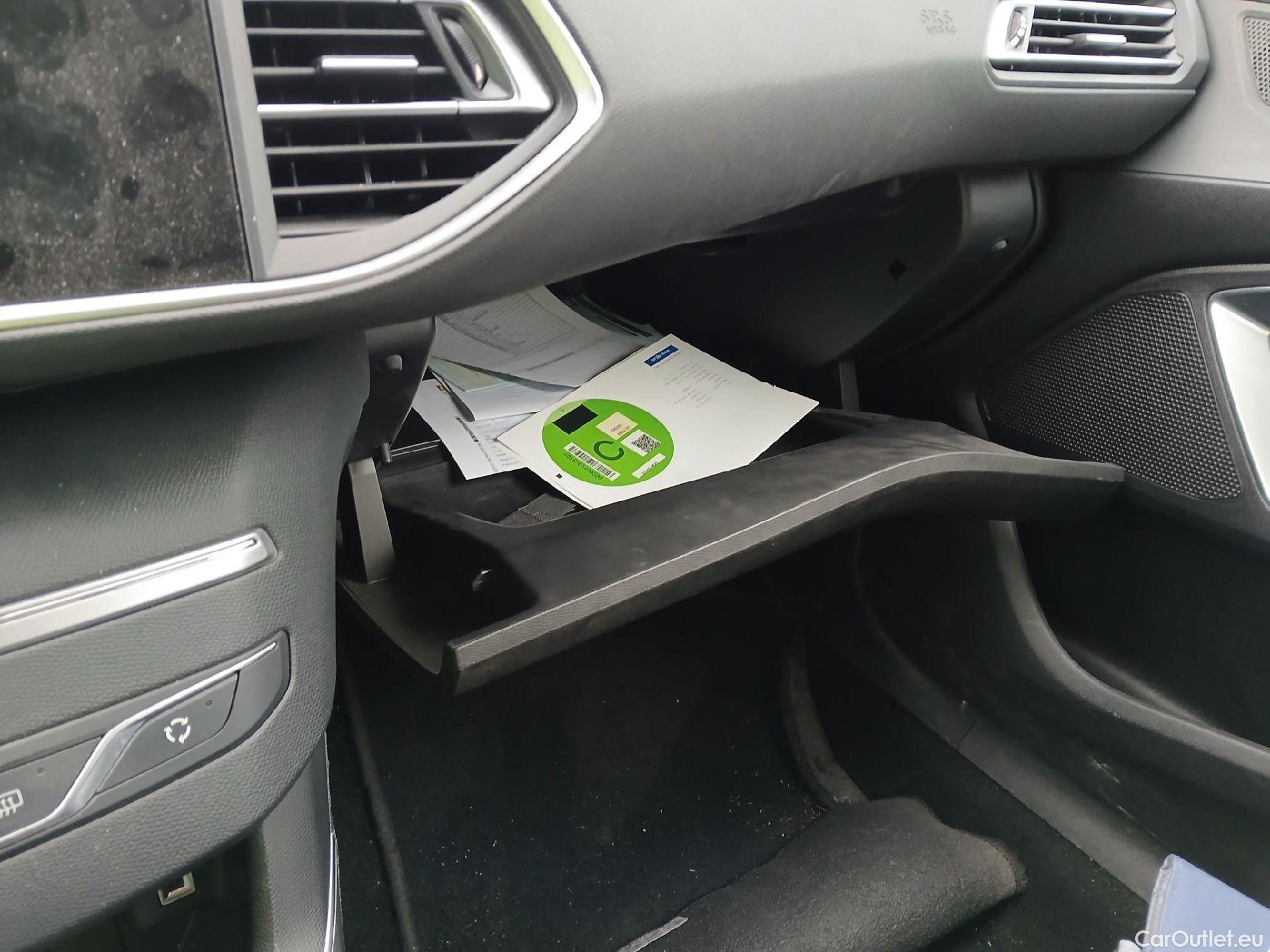  Peugeot  308 PEUGEOT  / 2017 / 5P / familiar SW Style 1.5 BlueHDi 96KW (130CV) Auto #1