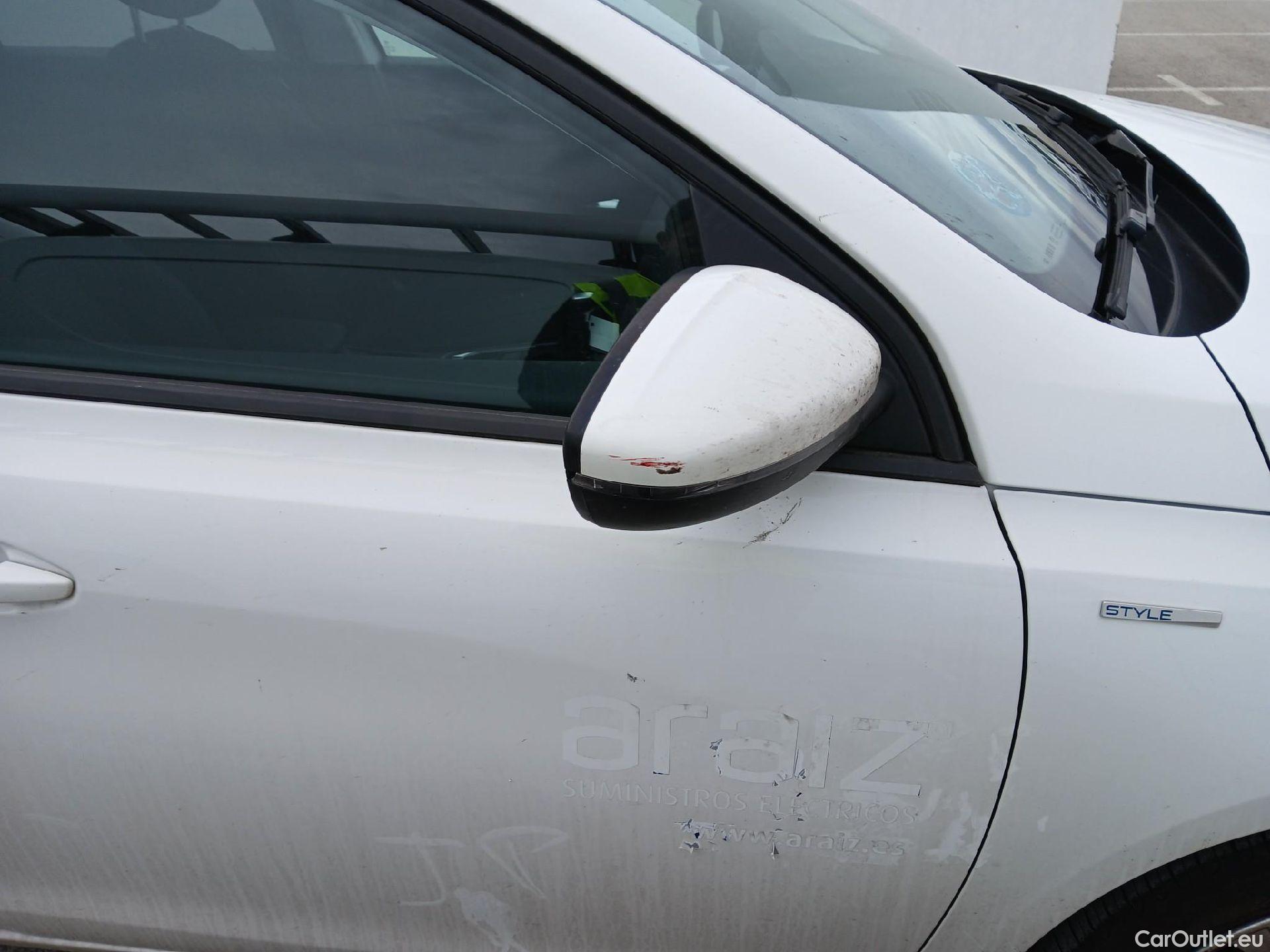  Peugeot  308 PEUGEOT  / 2017 / 5P / familiar SW Style 1.5 BlueHDi 96KW (130CV) Auto #35