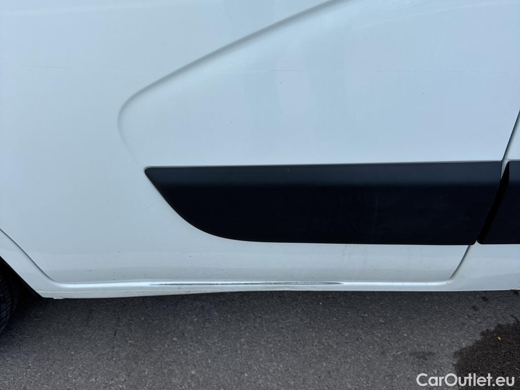  Nissan  NV400 NISSAN  VU 4P 1G COMBI 2.3dCi 145 COMFORT L2H2 3500 COMBI-9 FWD #36