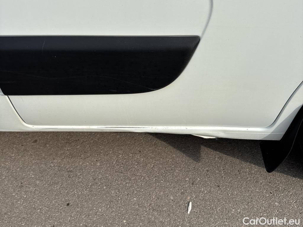  Nissan  NV400 NISSAN  VU 4P 1G COMBI 2.3dCi 145 COMFORT L2H2 3500 COMBI-9 FWD #21