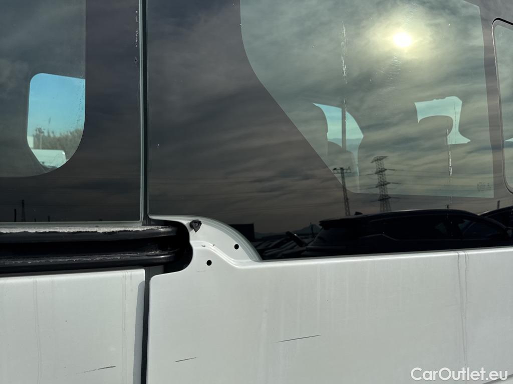  Nissan  NV400 NISSAN  VU 4P 1G COMBI 2.3dCi 145 COMFORT L2H2 3500 COMBI-9 FWD #46