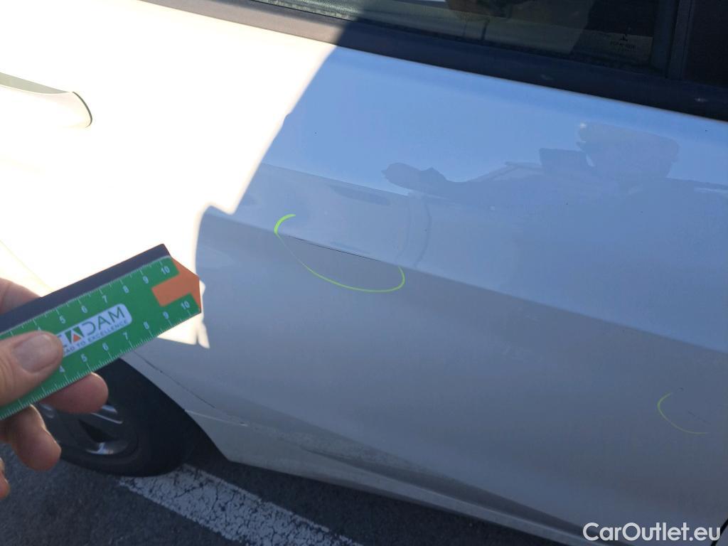  Bmw  Serie 1 BMW  / 2019 / 5P / berlina con portón 116d #38