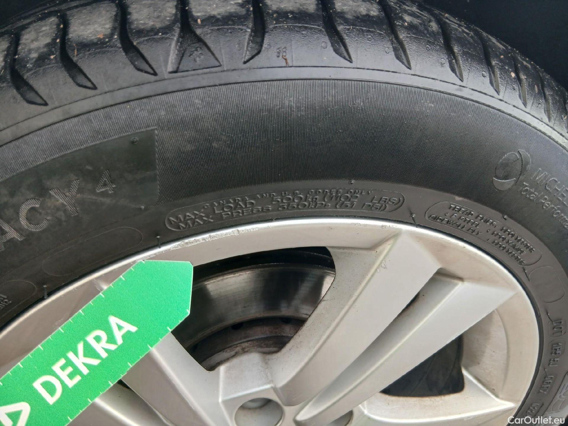  Skoda  Fabia SKODA  / 2018 / 5P / berlina con portón 1.0 TSI 70KW (95cv) Ambition Plus(SP) (AC2) #4